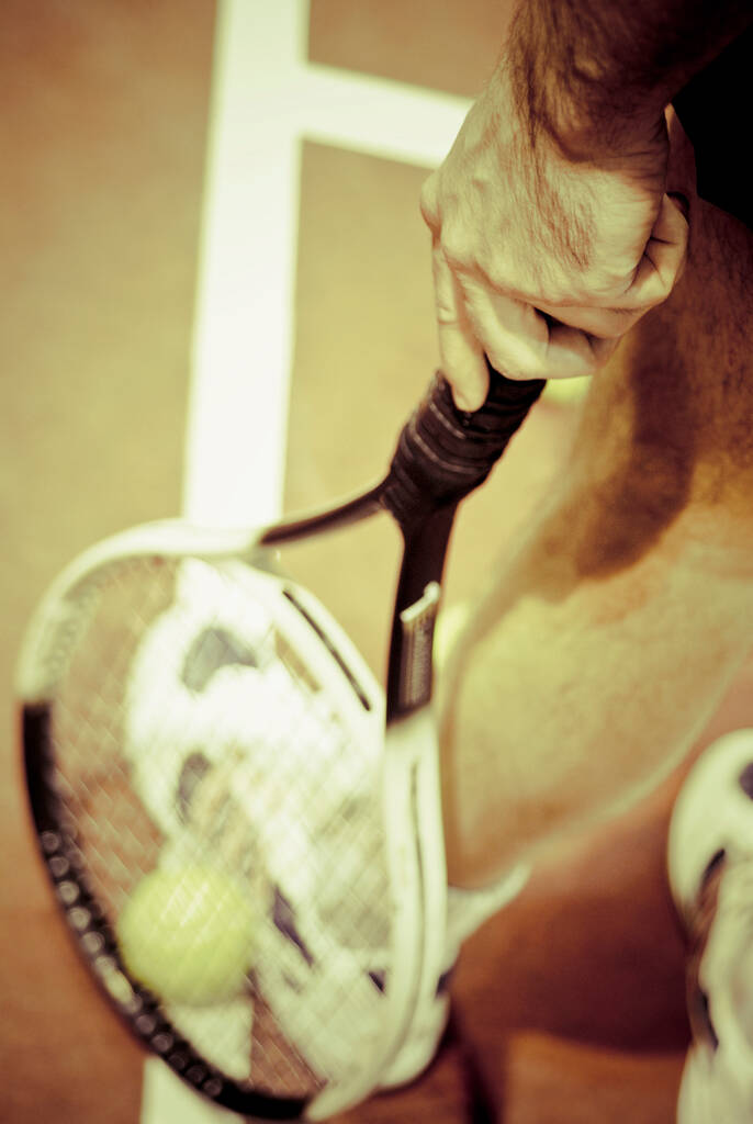 hombre jugando con una raqueta - Foto, Imagen