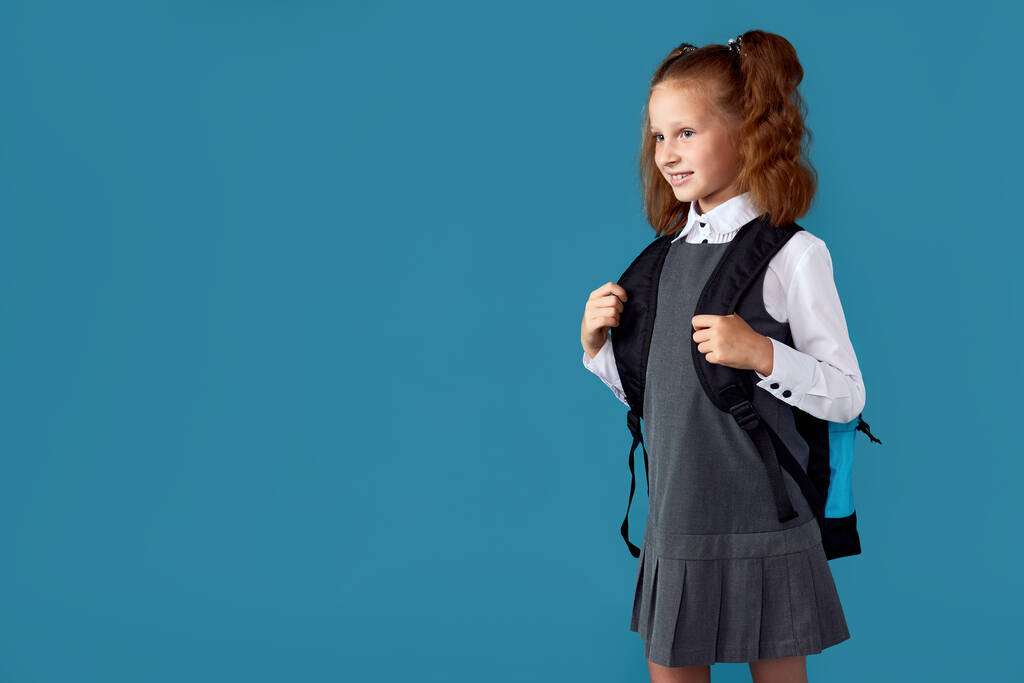 adorável estudante com mochila. De volta à escola - Foto, Imagem