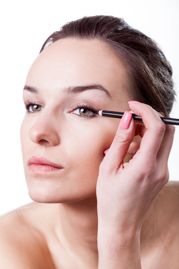 žena dělat make-up pomocí oční linky - Fotografie, Obrázek