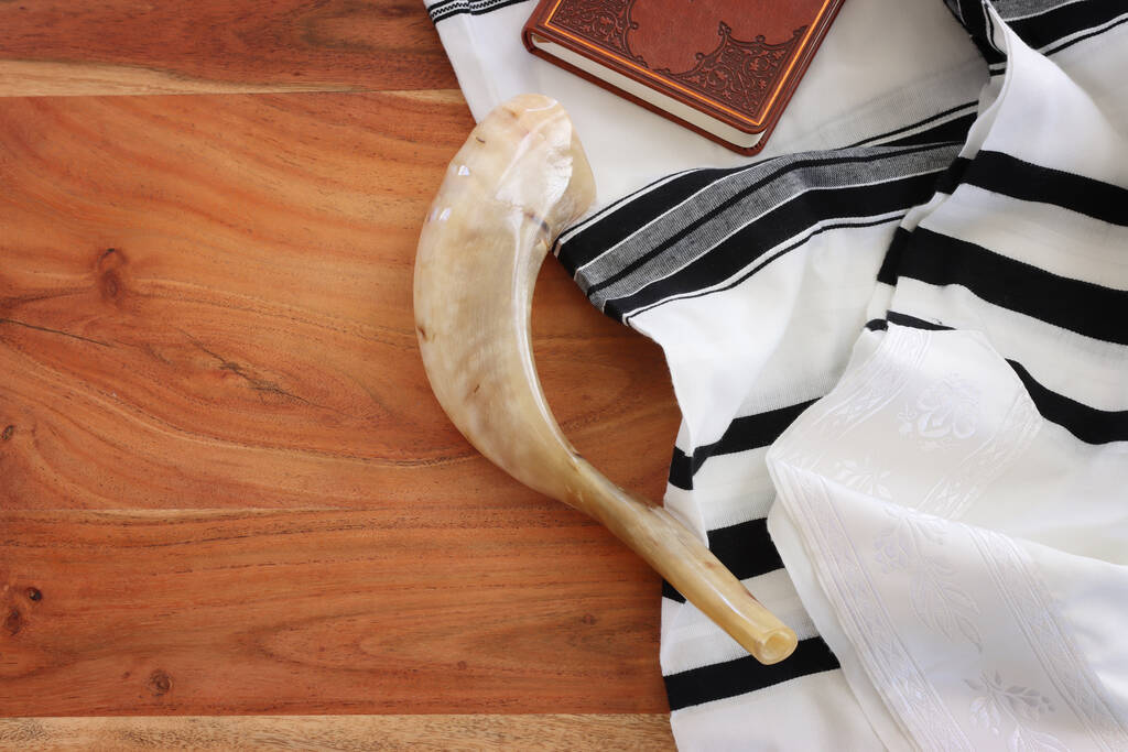 religion image of shofar (horn) on white prayer talit. Rosh hashanah (jewish New Year holiday), Shabbat and Yom kippur concept - Photo, Image