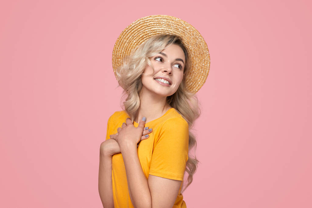 Cheerful young woman in straw hat - Photo, Image