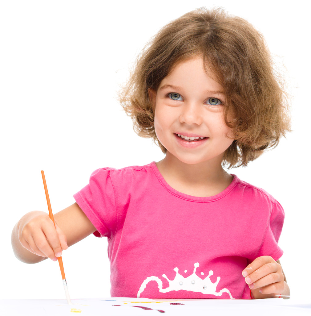 Маленька дівчинка малює гуашю
 - Фото, зображення