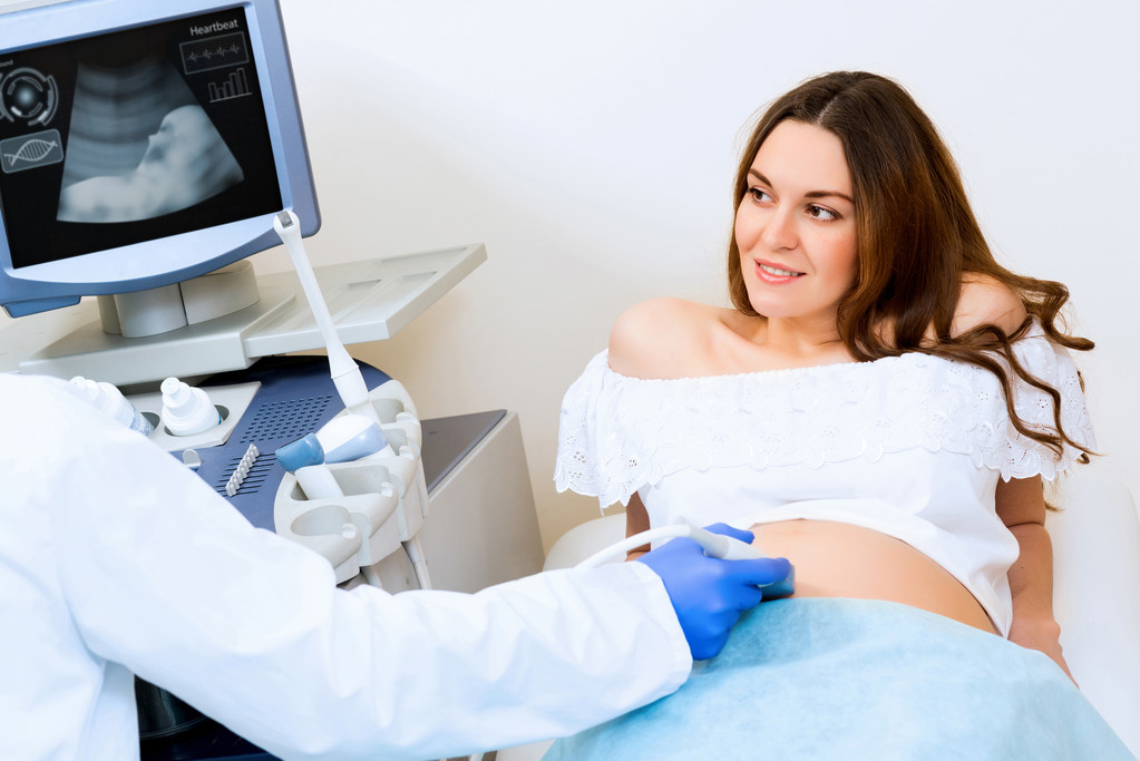 a recepció az orvosnál terhes nő - Fotó, kép