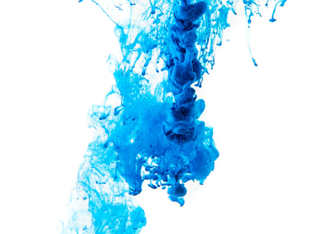 синя фарба розчиняється у воді на білому тлі, як хмара або дим
 - Фото, зображення