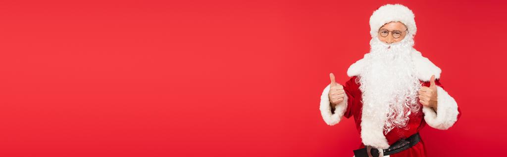 Άγιος Βασίλης σε γυαλιά που δείχνει τους αντίχειρες επάνω απομονωμένος στο κόκκινο, λάβαρο  - Φωτογραφία, εικόνα
