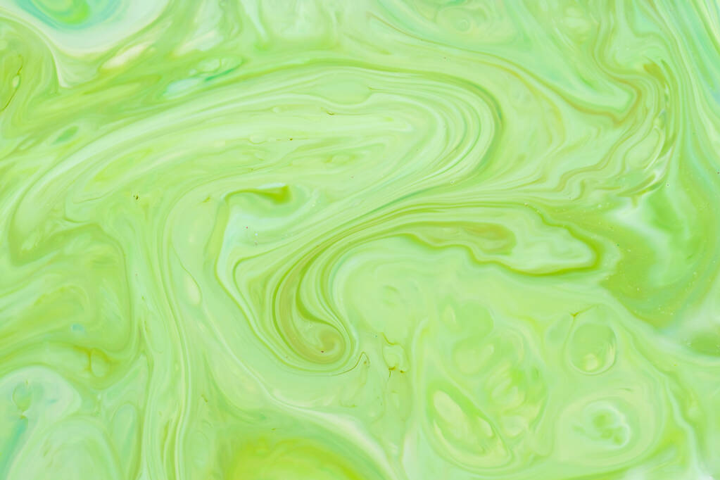 Πράσινο ρευστό φόντο τέχνης. Υγρό αφηρημένο μοτίβο με UFO πράσινο. Μαρμάρινη υφή υγρής επιφάνειας. Υγρή τέχνη - Φωτογραφία, εικόνα