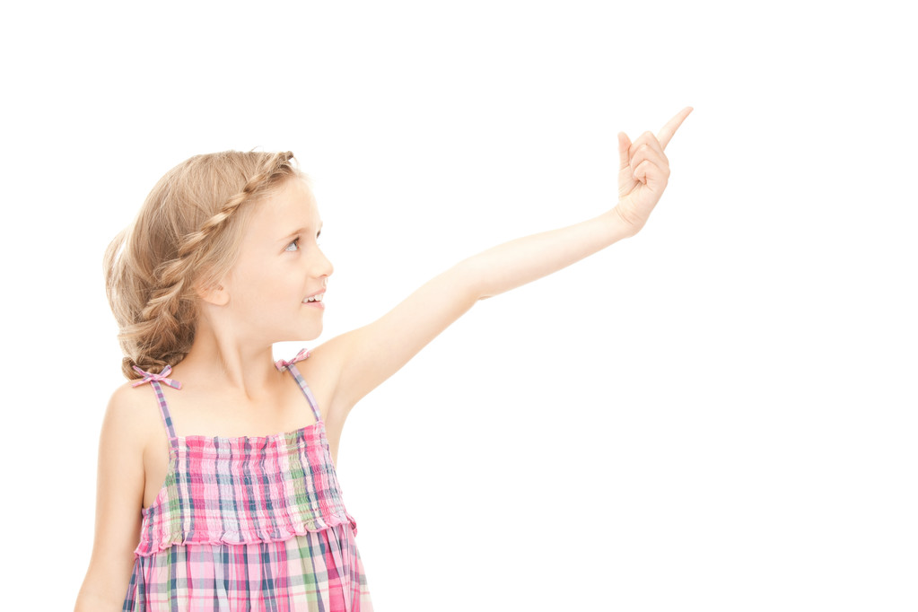 Маленькая девочка показывает пальцем
 - Фото, изображение