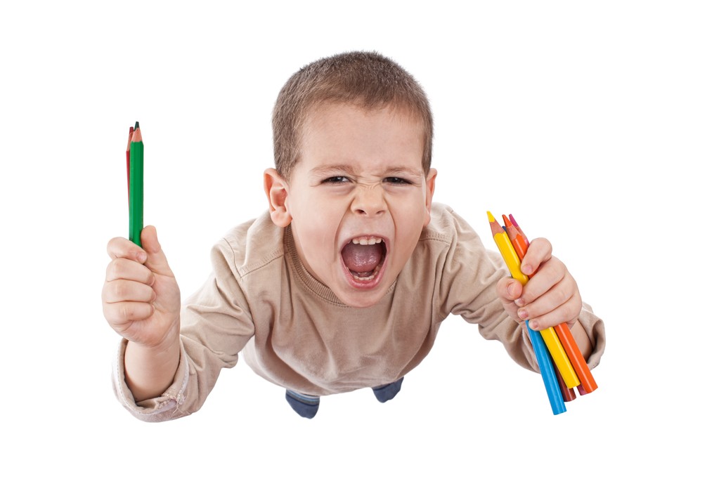 Niño feliz con lápices de color
 - Foto, imagen