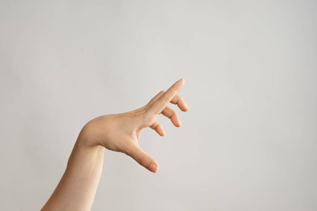 Руки жести. Руки Зомбі атакують, схоплюючи щось руками з кривими пальцями
. - Фото, зображення