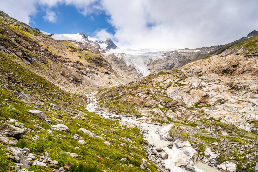 Vuoristojäätikkö Alppien laaksossa. Schlaten Glacier, Saksa: Schlatenkees, Hohe Tauernin kansallispuisto, Itä-Tiroli, Itävallan Alpit - Valokuva, kuva