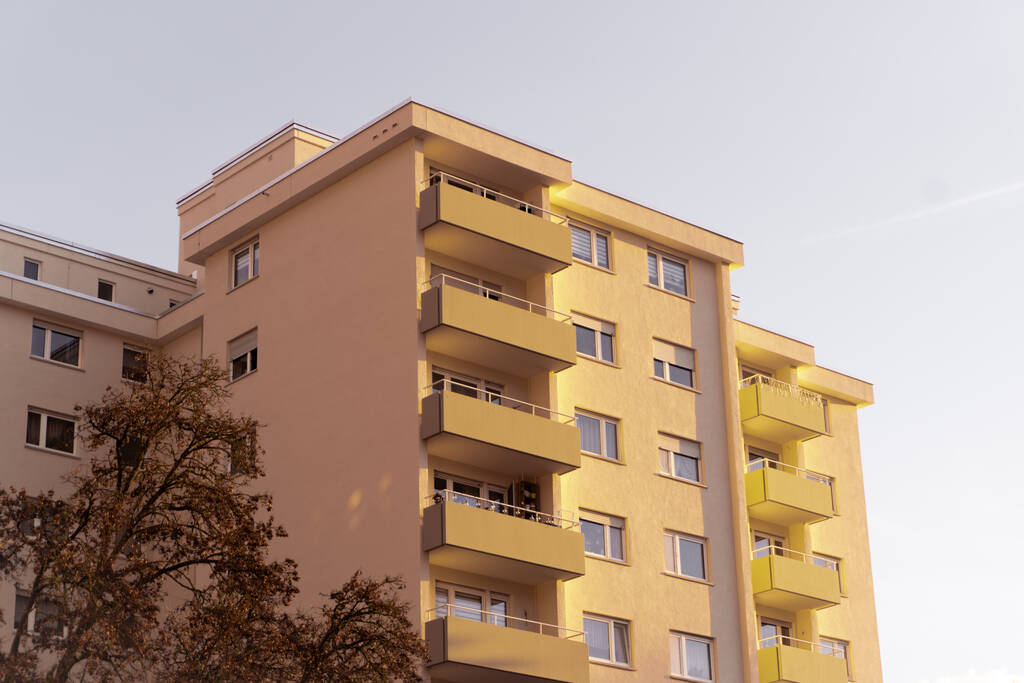 Un nuevo edificio residencial con balcones - Foto, imagen