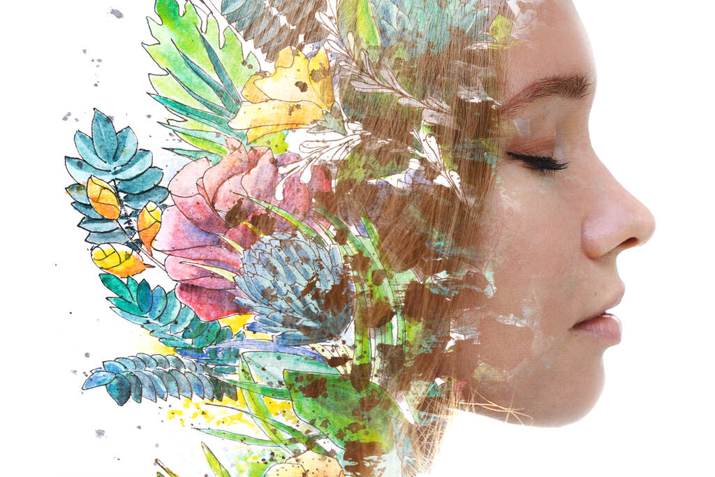 Profiilin muotokuva naisesta yhdistettynä lehtien ja kukkien maalaukseen. Luontoon sulautuminen. Virroitin - Valokuva, kuva