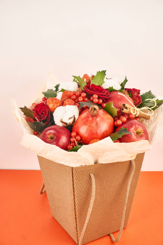 frutas vitaminas decoración romance regalo comida rosa fondo - Foto, Imagen