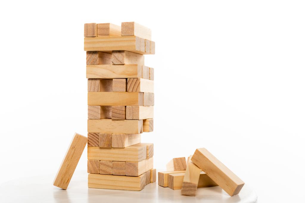 Blöcke Holz Turm Spiel auf weißem Hintergrund  - Foto, Bild