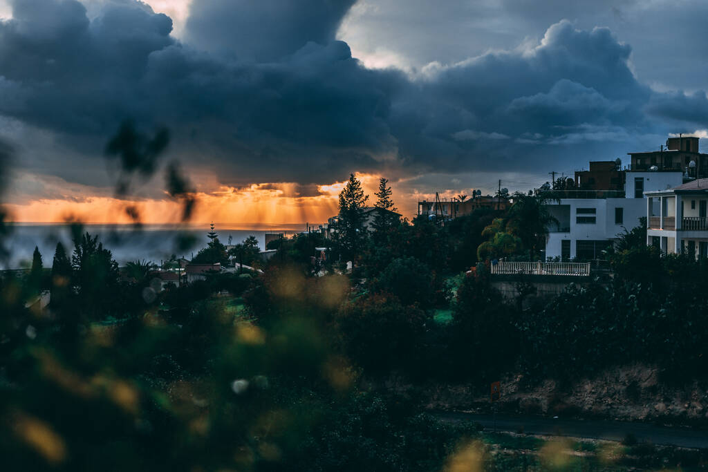 Kaunis pilvinen ilta Peyiassa, Pathosissa, Kyproksella - Valokuva, kuva