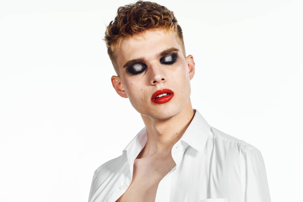 masculino transgênero feminino maquiagem moda posando estúdio - Foto, Imagem