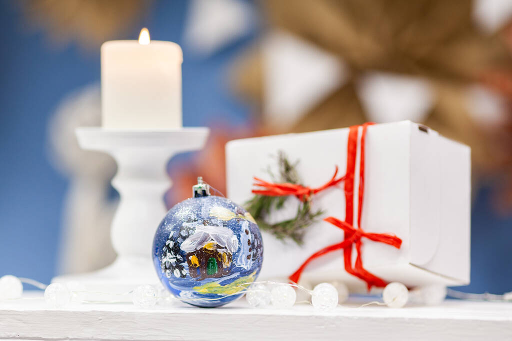 bola pintada para el árbol de Navidad, regalo de año nuevo, decoración casera, hecho a mano - Foto, Imagen