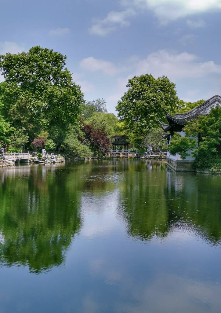красивый пейзаж с озером в парке - Фото, изображение