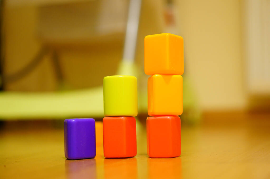 Jouets en plastique colorés de formes géométr - Photo, image