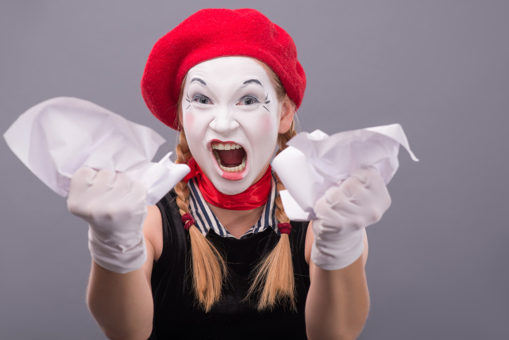 kobieta mime zły mięcie papieru - Zdjęcie, obraz