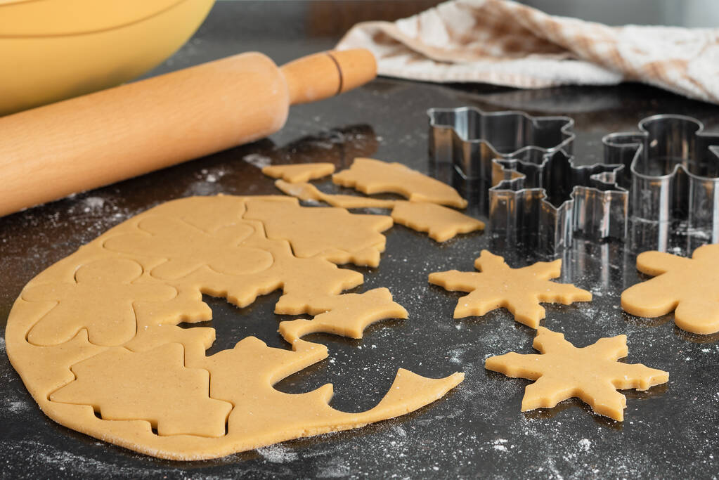Making Christmas cookies - raw dough and pastry molds. Christmas background. - Zdjęcie, obraz