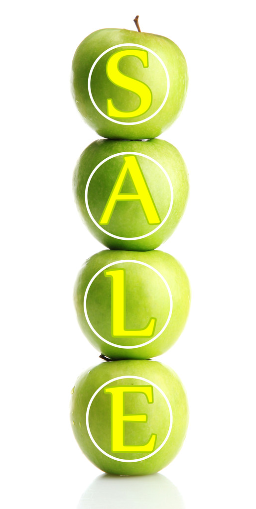 Πώληση έννοια. Ώριμα πράσινα μήλα που απομονώνονται σε λευκό - Φωτογραφία, εικόνα