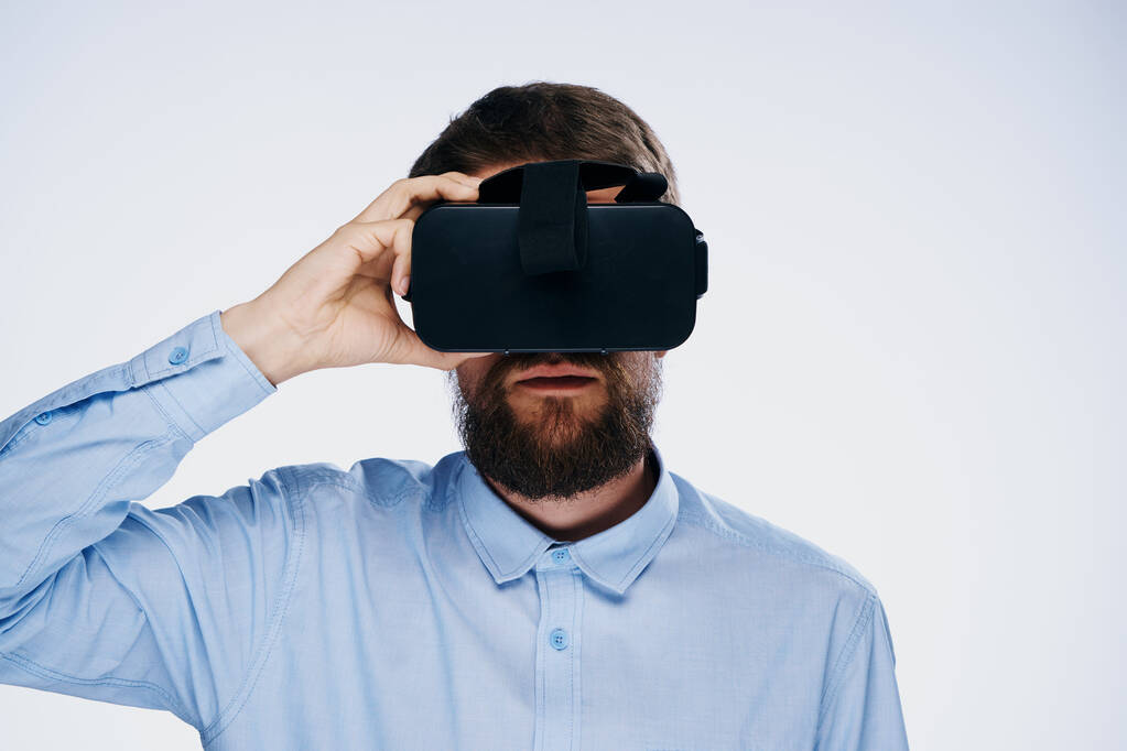 Adam yöneticisi teknoloji gözlüğü sanal gerçeklik eğlencesi - Fotoğraf, Görsel