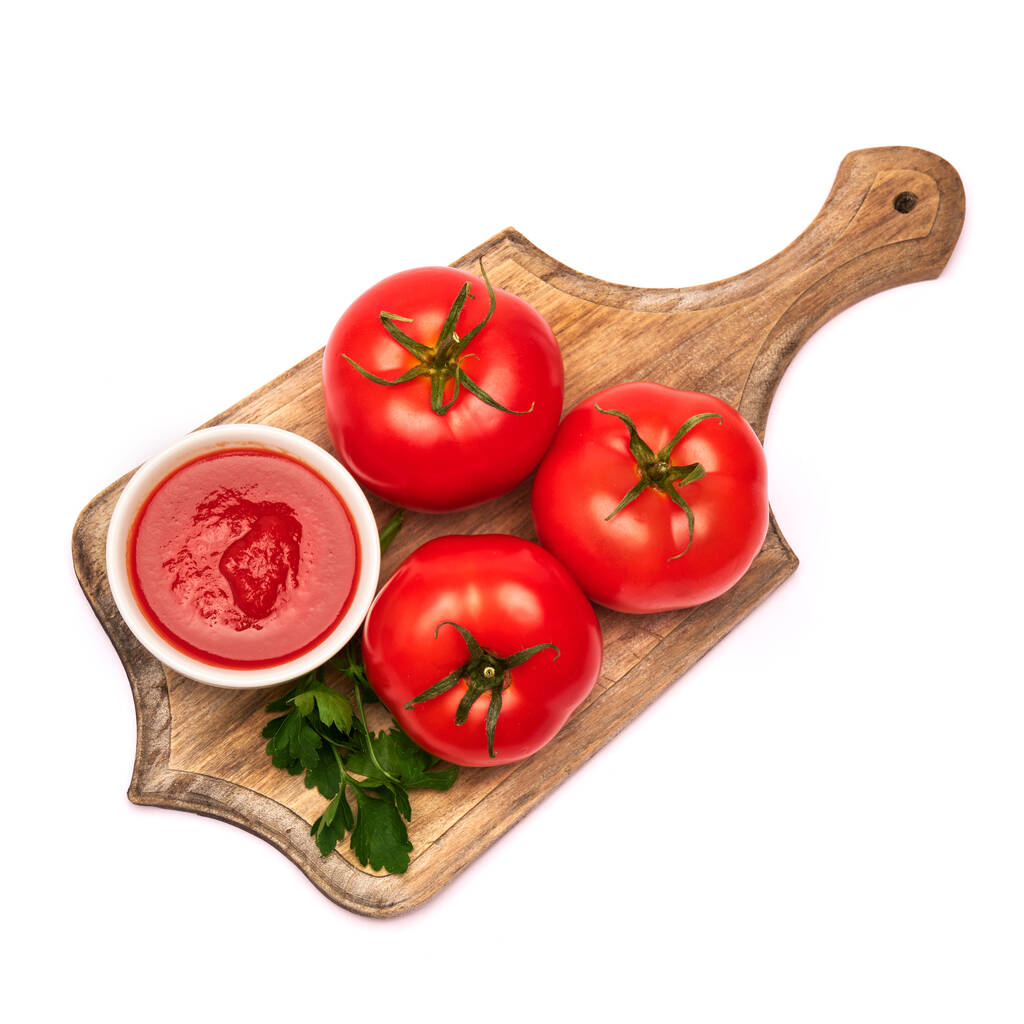 Kaunis tuore punainen tomaatti vihannes eristetty valkoisella taustalla - Valokuva, kuva