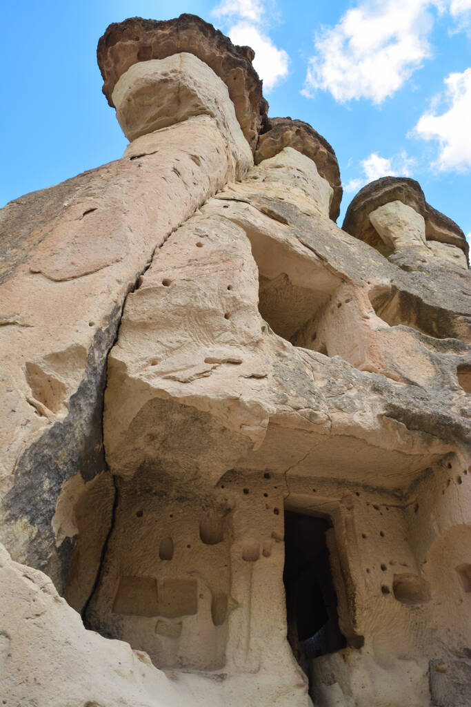 Bellissime montagne di forma bizzarra situate nel cuore della Cappadocia - Foto, immagini