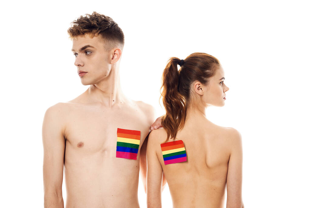 joven pareja lgbt bandera transgénero estilo de vida luz fondo - Foto, Imagen