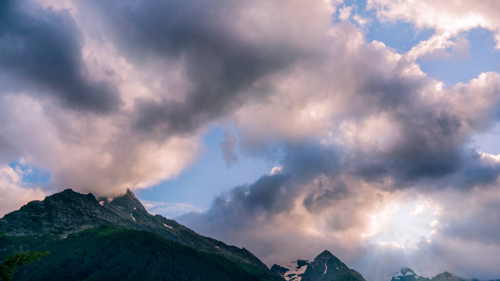 Photo Top of mountain on cloudy background. Nature background in the Caucasus, Russia - Photo, Image