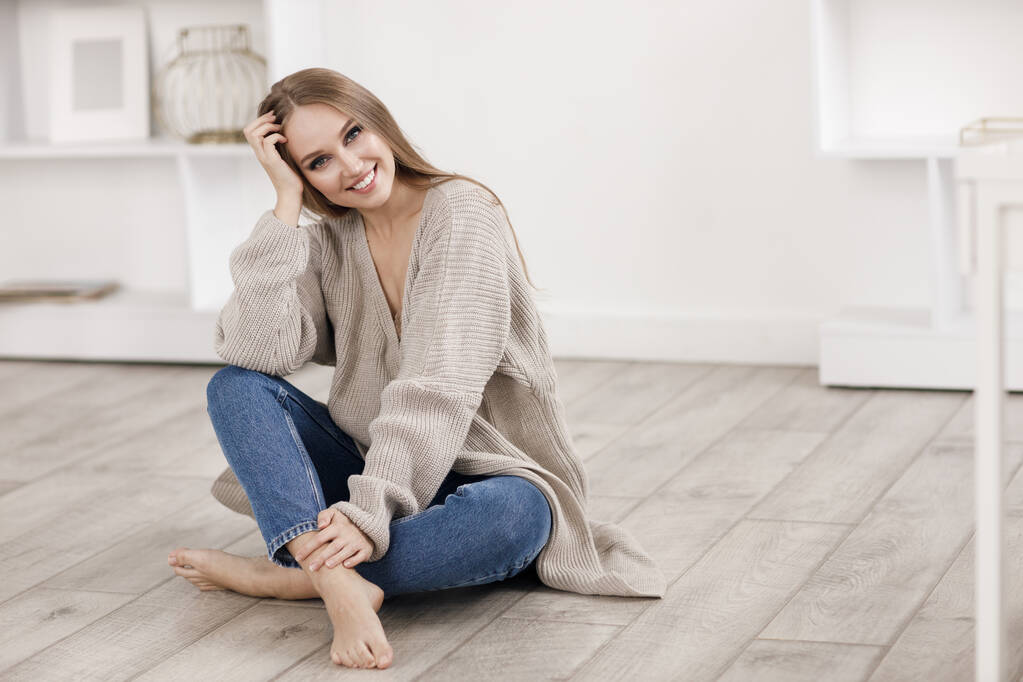 portrait of a smiling cozy woman indoor - Photo, Image