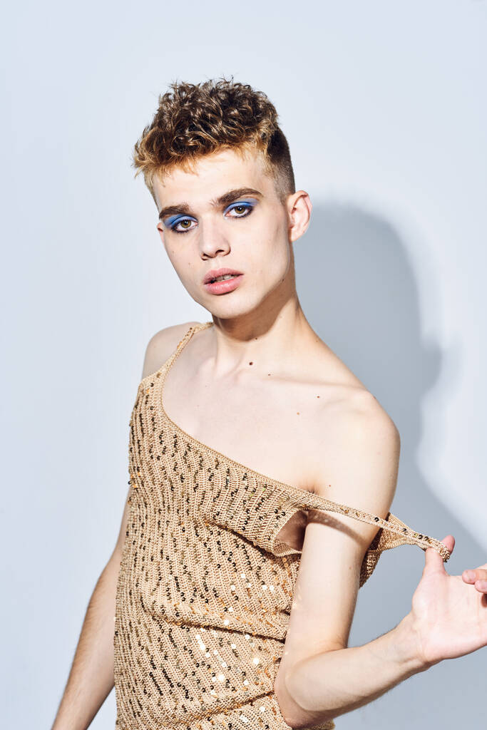hombre transexual mujer maquillaje moda posando estudio - Foto, Imagen