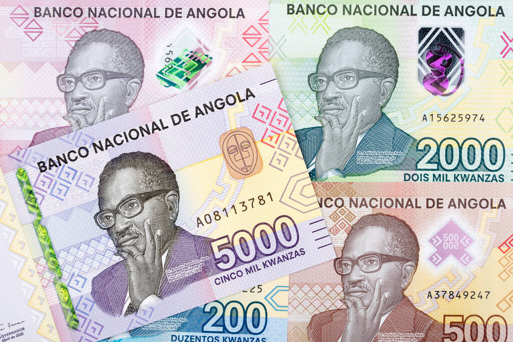 Angolanisches Geld - Kwanza ein geschäftlicher Hintergrund - Foto, Bild
