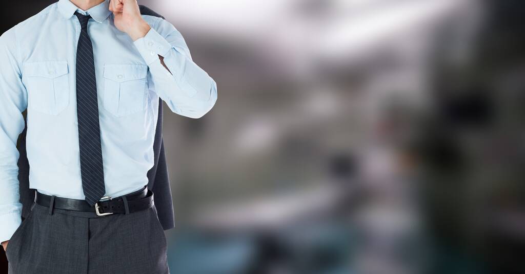 Середина бізнесмена з курткою на розмитому тлі. глобальна концепція бізнесу та офісу
 - Фото, зображення