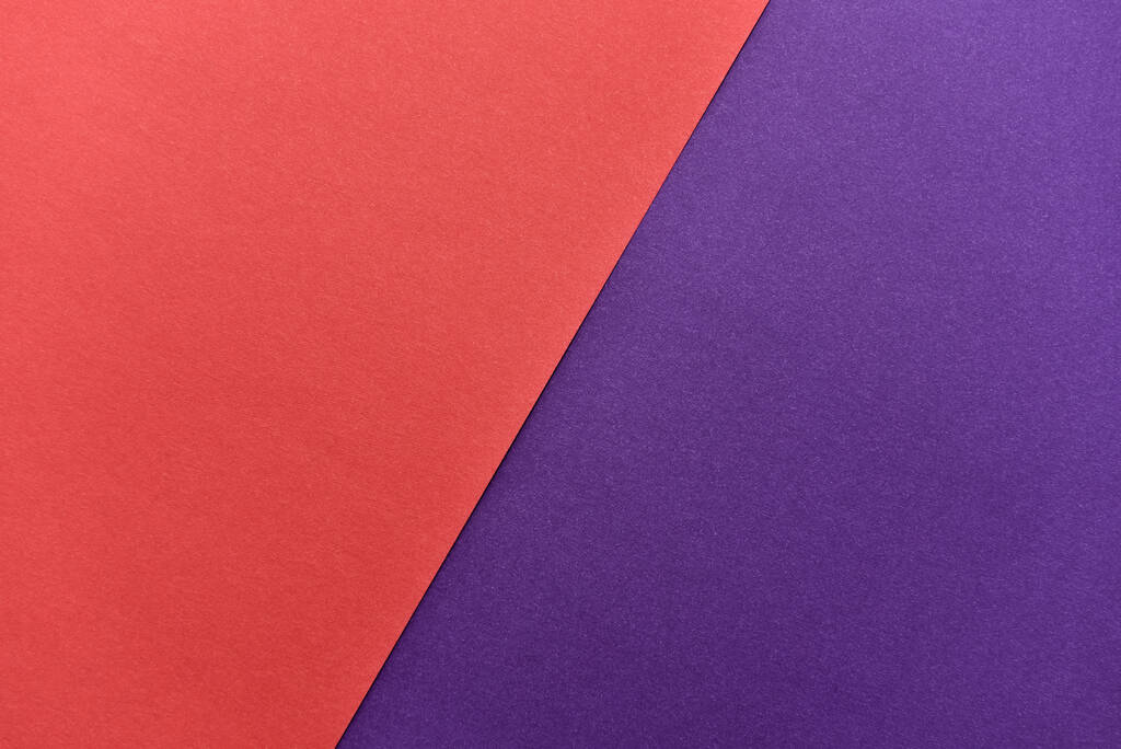 абстрактний геометричний паперовий фон. фіолетові і червоні модні кольори. Фон для запрошення, вітальної листівки або веб-дизайну. Креативний простір для копіювання, плоский простір
. - Фото, зображення