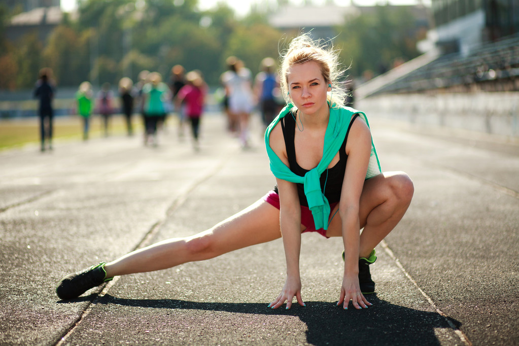 mladá žena sportovní trénink, cvičení venku  - Fotografie, Obrázek