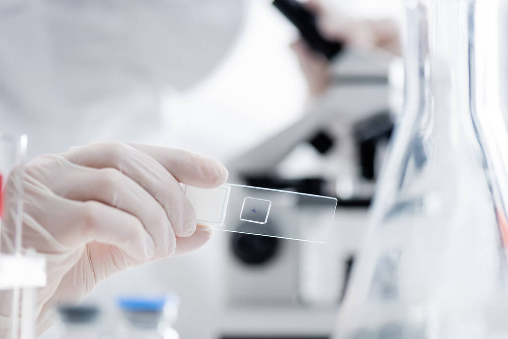 cropped view of blurred scientist working with laboratory slide, omicron variant concept - Fotografie, Obrázek