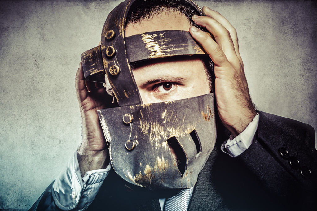 veszélyes vállalkozás férfi iron mask - Fotó, kép