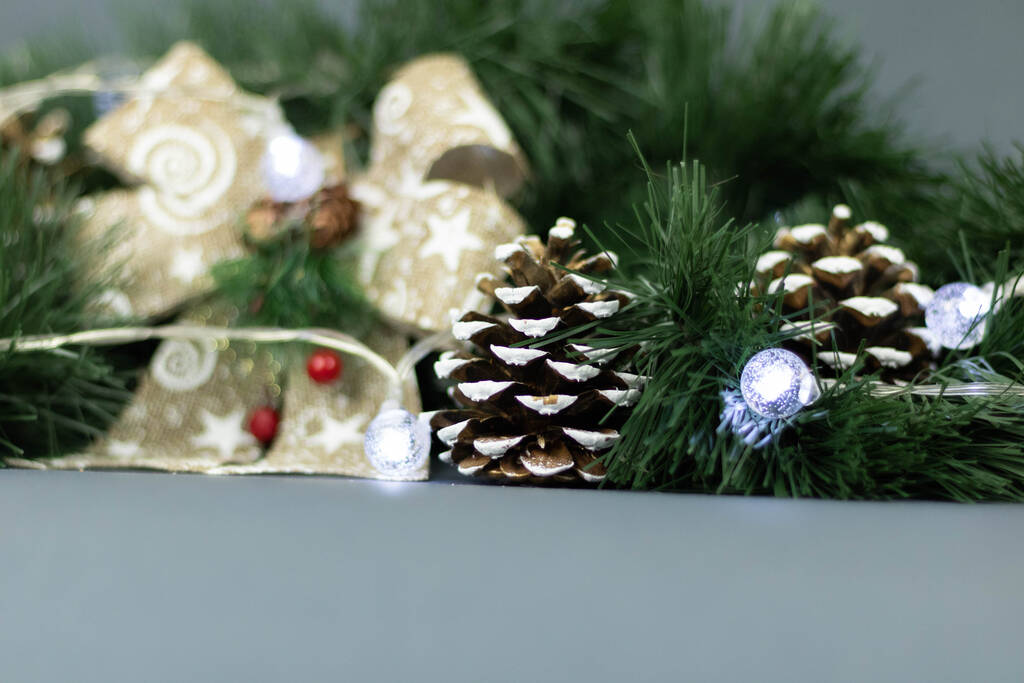 Boże Narodzenie tło z jodły i szyszki - Zdjęcie, obraz