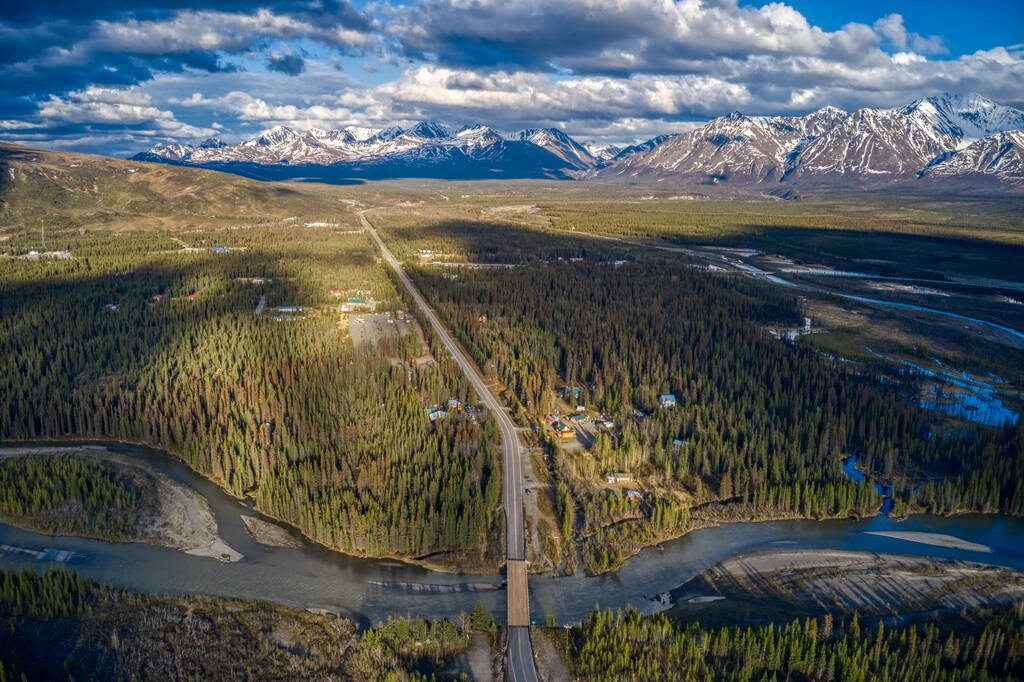 An aerial view of Cantwell, Alaska during summer - Zdjęcie, obraz