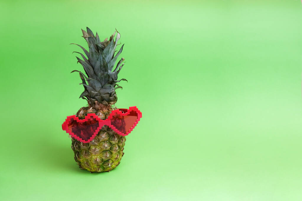 Funny background. Pineapple with funny heart shaped glasses, vacation - Φωτογραφία, εικόνα