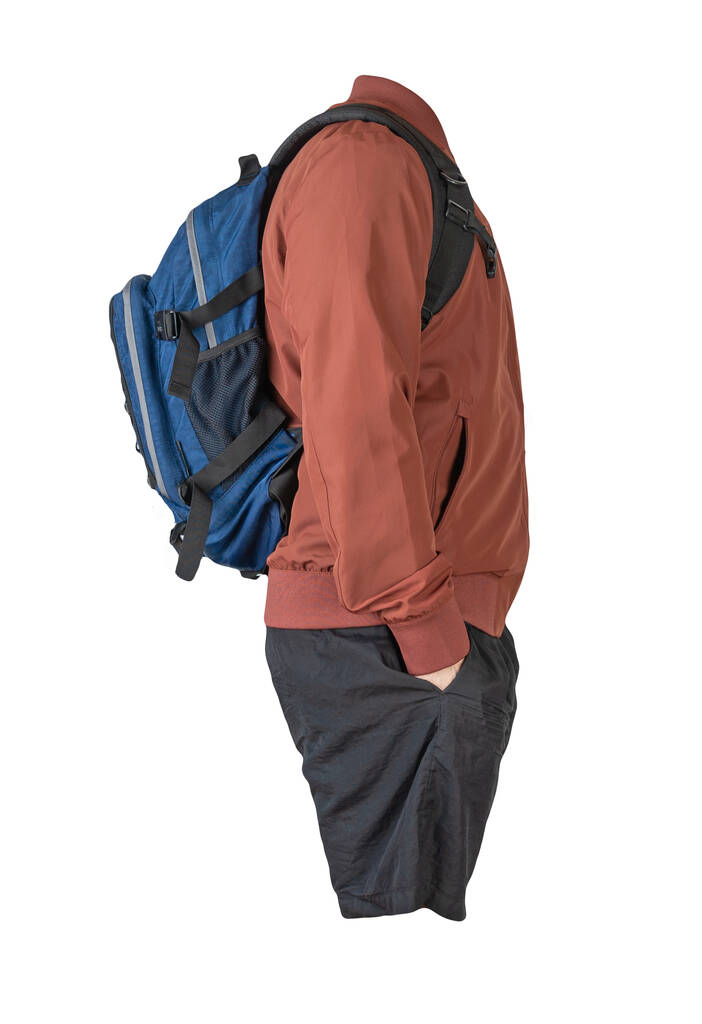 modrý batoh, černé šortky, červená letní bombardér bunda izolované na bílém pozadí. příležitostné oblečení - Fotografie, Obrázek