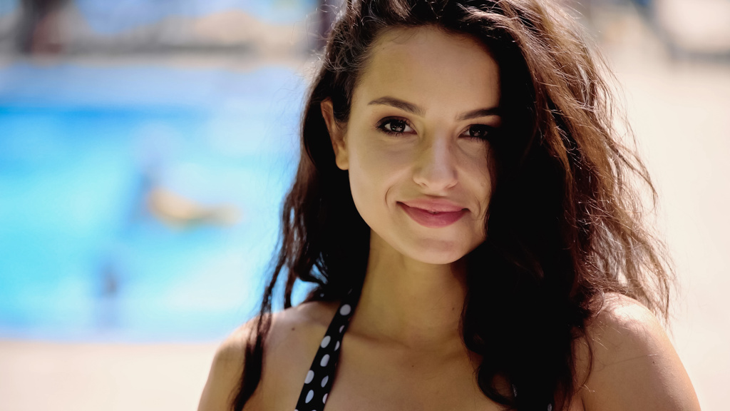 happy young woman in swimsuit looking at camera  - Foto, Imagen