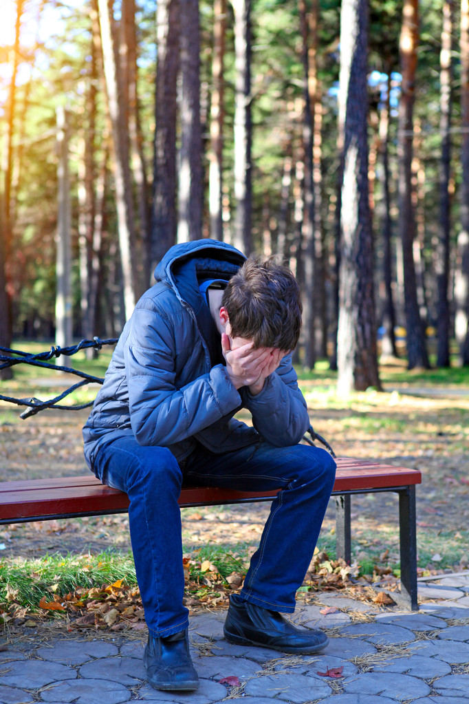triste adolescente ao ar livre
 - Foto, Imagem