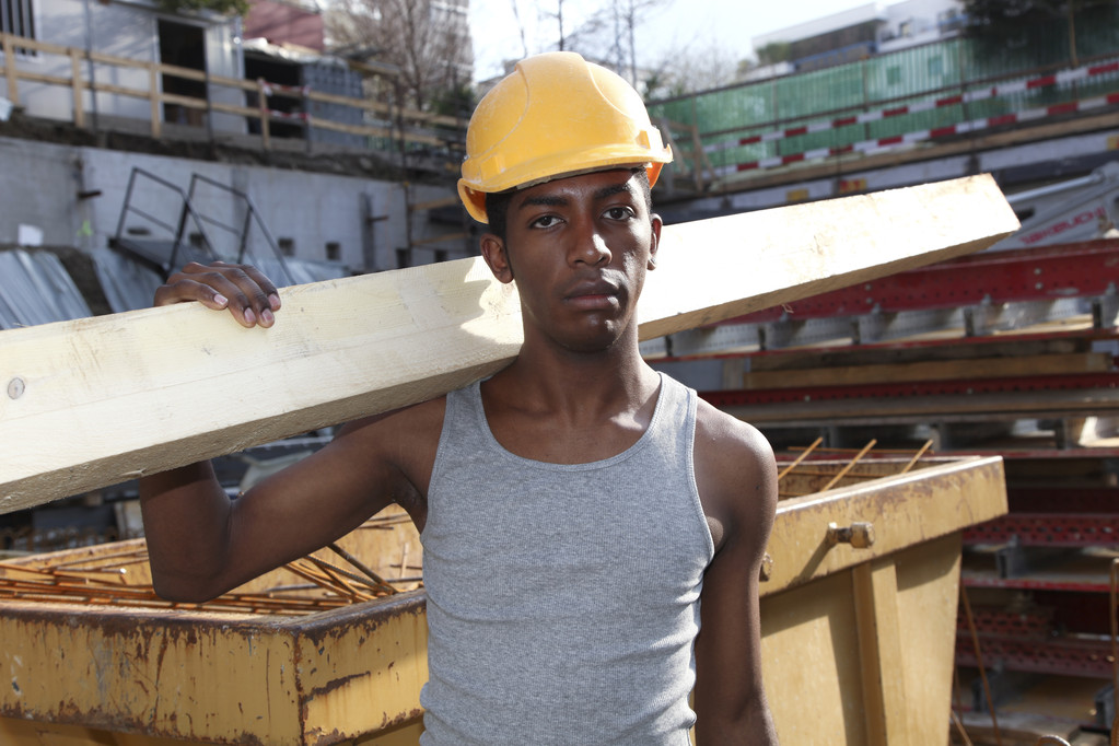 Az építkezésen dolgozó férfi - Fotó, kép