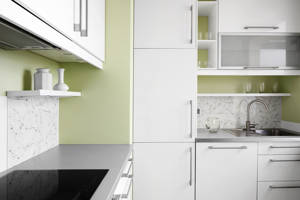 jednoduchá kuchyně v bílých barvách - Fotografie, Obrázek