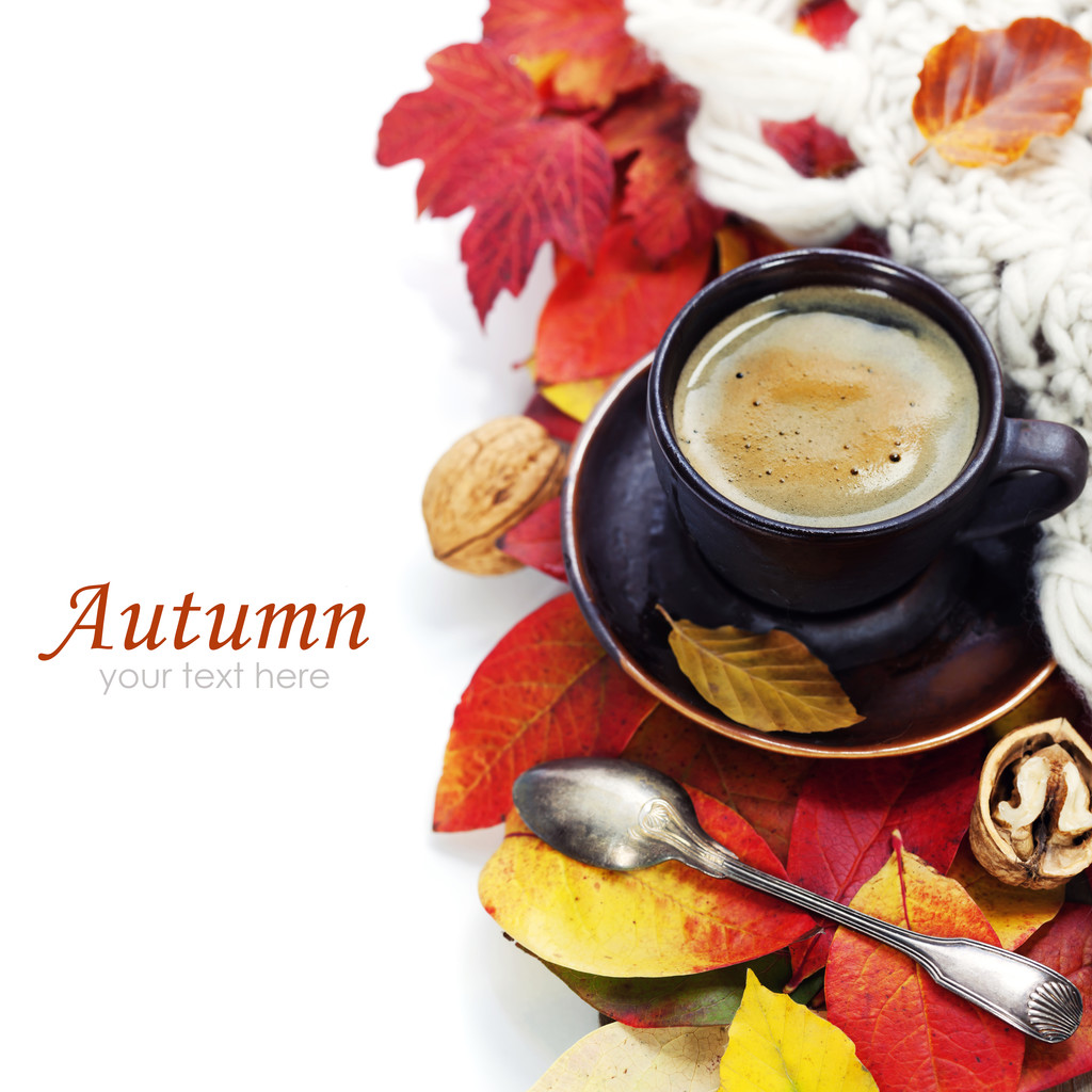 уютная чашка кофе и осенние листья
 - Фото, изображение