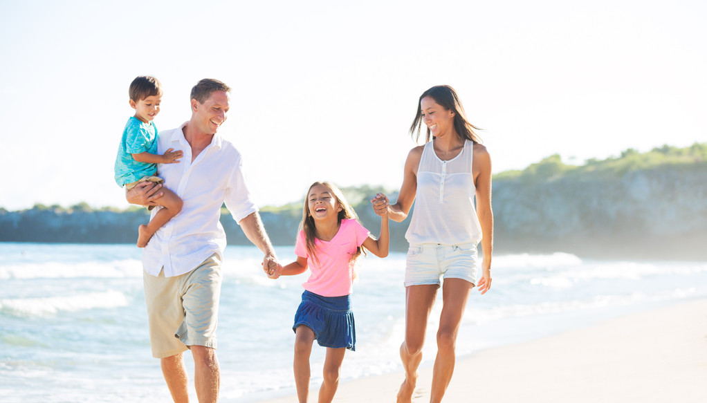 familia feliz en la playa - Foto, Imagen