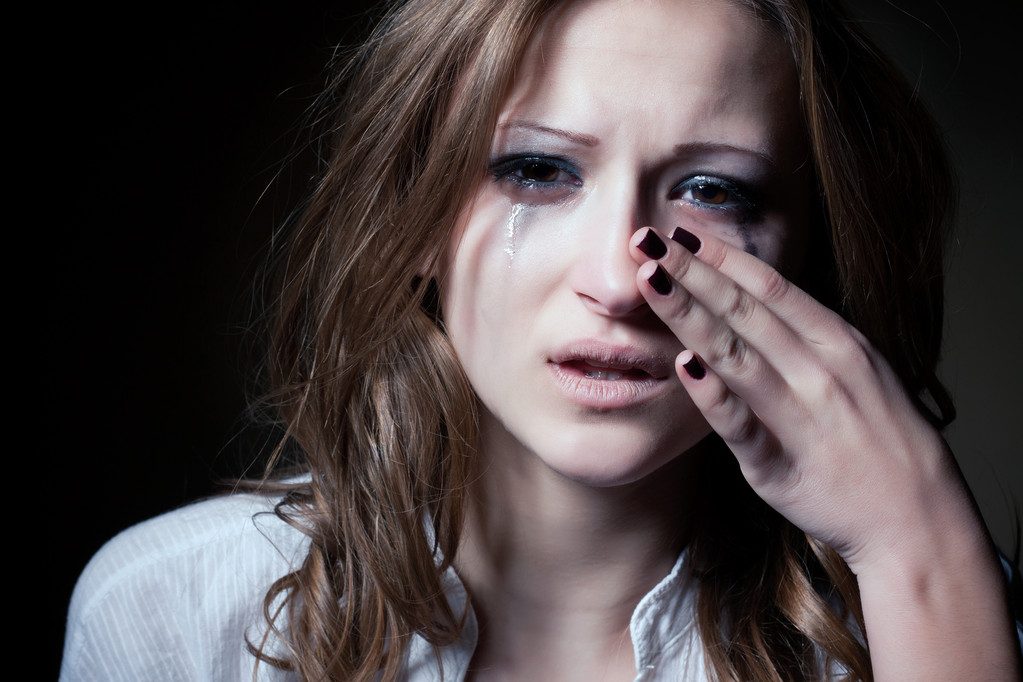 Pleurer jeune fille isolée
 - Photo, image